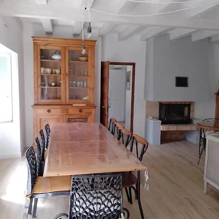 Сasa de vacaciones Charmante Maison De Centre Bourg Avec Jardin
