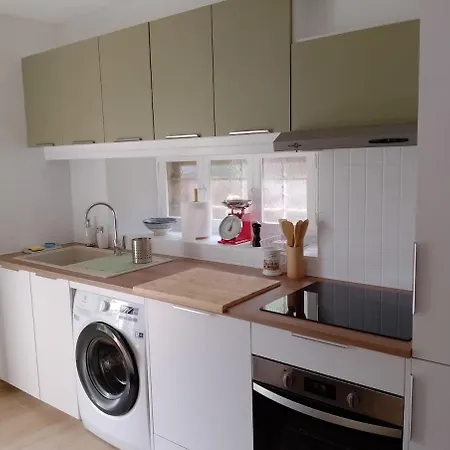 Charmante Maison De Centre Bourg Avec Jardin * Saint-Sozy