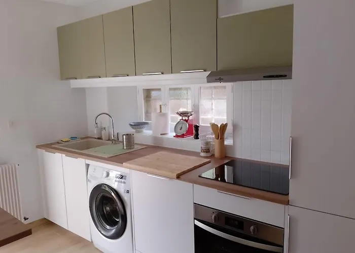 Charmante Maison De Centre Bourg Avec Jardin * Saint-Sozy